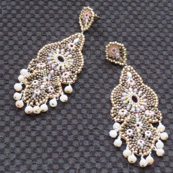 Peach Moonstone earrings hand beaded - Picture 3 of 5